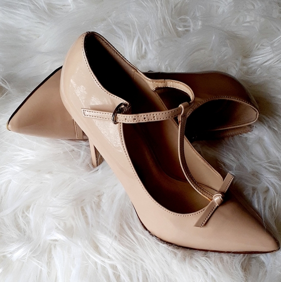 Beige Patent Leather Pumps - Picture 4 of 10